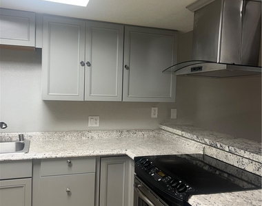 204 N Bruce Street - Photo Thumbnail 4