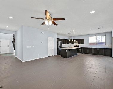 272 Finsbury Court - Photo Thumbnail 2