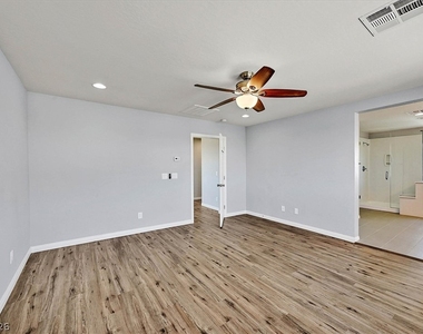 272 Finsbury Court - Photo Thumbnail 14