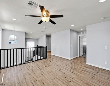 272 Finsbury Court - Photo Thumbnail 10