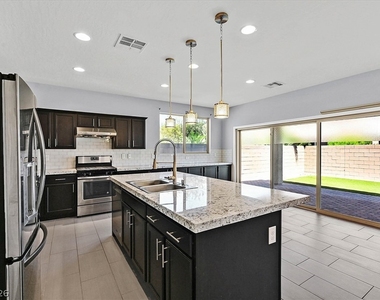 272 Finsbury Court - Photo Thumbnail 5