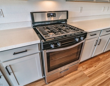 9234 Swift Current Drive - Photo Thumbnail 17
