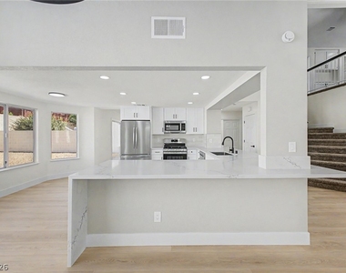 9812 Eagle Rock Court - Photo Thumbnail 14