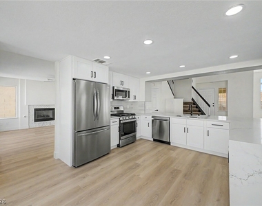9812 Eagle Rock Court - Photo Thumbnail 13