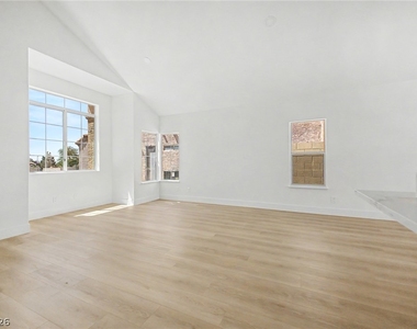 9812 Eagle Rock Court - Photo Thumbnail 8