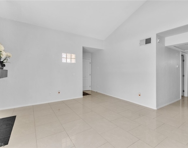 3145 E Flamingo Road - Photo Thumbnail 7