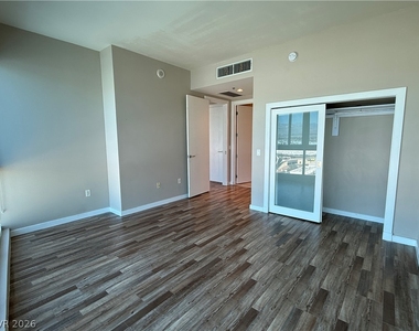 4575 Dean Martin Drive - Photo Thumbnail 11