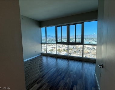 4575 Dean Martin Drive - Photo Thumbnail 12