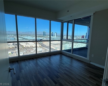 4575 Dean Martin Drive - Photo Thumbnail 17