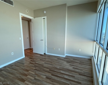 4575 Dean Martin Drive - Photo Thumbnail 16