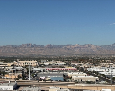 4575 Dean Martin Drive - Photo Thumbnail 8