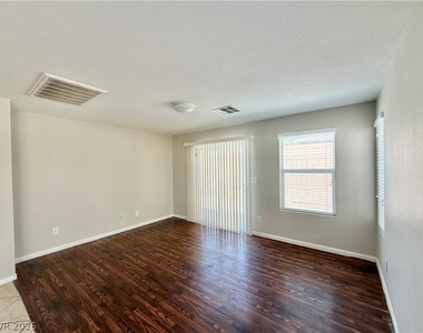 6435 Sean Creek Street - Photo Thumbnail 9