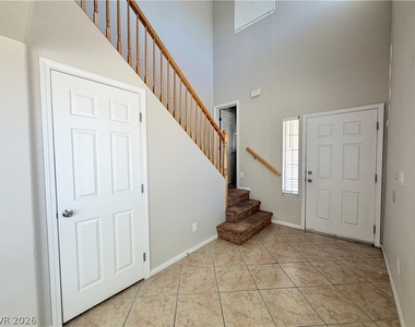 6435 Sean Creek Street - Photo Thumbnail 4