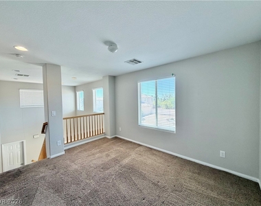 6435 Sean Creek Street - Photo Thumbnail 10
