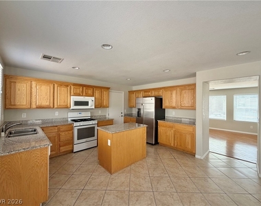 6435 Sean Creek Street - Photo Thumbnail 7