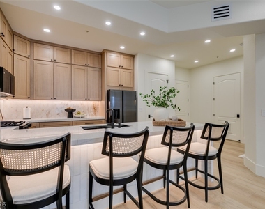 32 E Serene Avenue - Photo Thumbnail 13