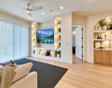 32 E Serene Avenue - Photo Thumbnail 2