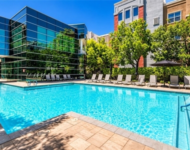 32 E Serene Avenue - Photo Thumbnail 5