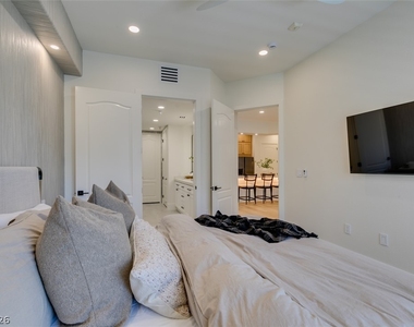 32 E Serene Avenue - Photo Thumbnail 28