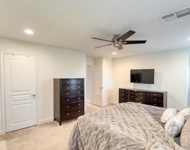 11216 Hedgemont Avenue - Photo Thumbnail 10