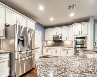 11216 Hedgemont Avenue - Photo Thumbnail 6
