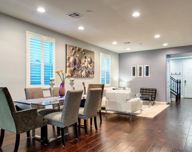 11216 Hedgemont Avenue - Photo Thumbnail 4