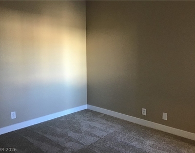 1676 Normandy Way - Photo Thumbnail 20