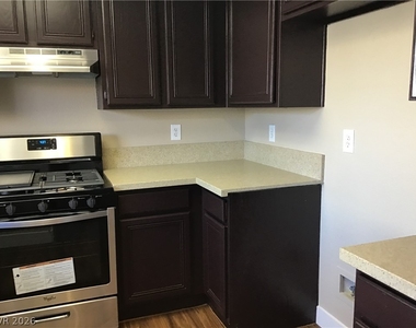 1676 Normandy Way - Photo Thumbnail 17