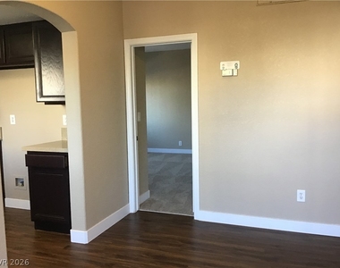 1676 Normandy Way - Photo Thumbnail 8
