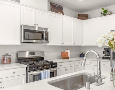 2873 Tanager Hill Street - Photo Thumbnail 4