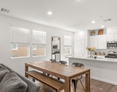 2873 Tanager Hill Street - Photo Thumbnail 7