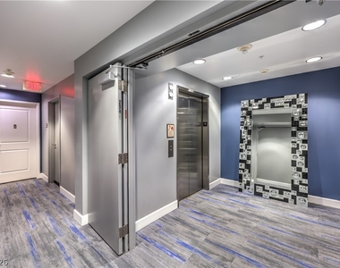 200 W Sahara Avenue - Photo Thumbnail 2