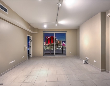 200 W Sahara Avenue - Photo Thumbnail 5