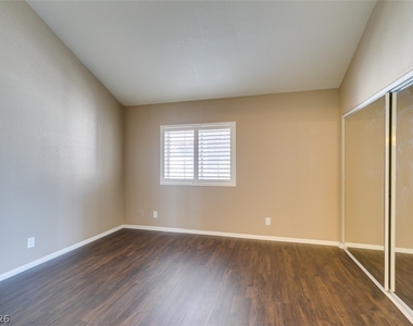 358 Seine Way - Photo Thumbnail 30