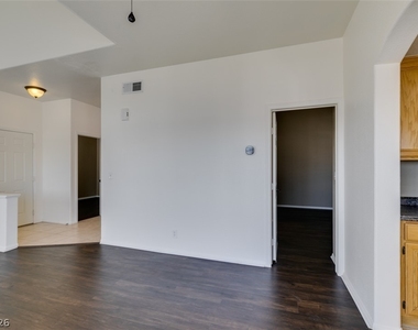 358 Seine Way - Photo Thumbnail 20