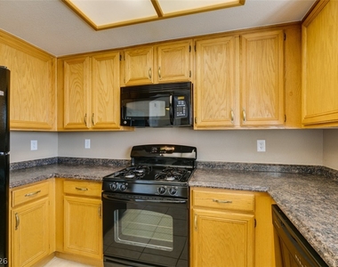 358 Seine Way - Photo Thumbnail 23