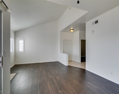 358 Seine Way - Photo Thumbnail 19