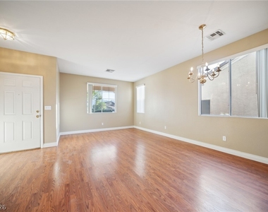 3413 Mastercraft Avenue - Photo Thumbnail 3