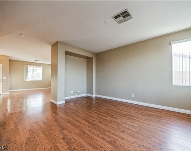 3413 Mastercraft Avenue - Photo Thumbnail 4