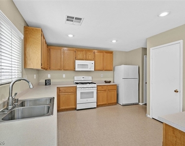 8525 Wildheart Ranch Street - Photo Thumbnail 6