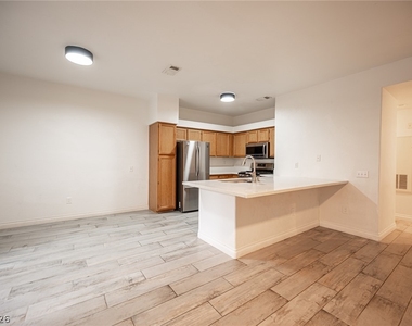5415 W Harmon Avenue - Photo Thumbnail 1