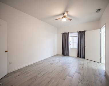 5415 W Harmon Avenue - Photo Thumbnail 16