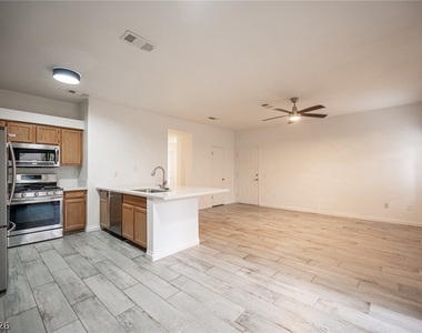 5415 W Harmon Avenue - Photo Thumbnail 8