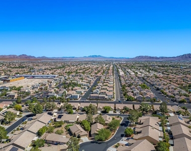 4824 Lawnwood Court - Photo Thumbnail 7