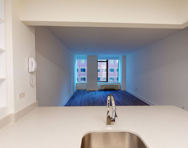 10 Hanover Square - Photo Thumbnail 3