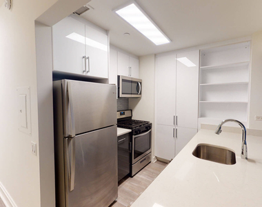 10 Hanover Square - Photo Thumbnail 2