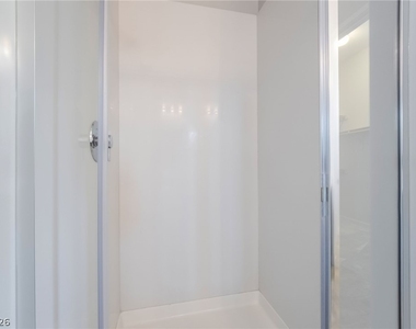 213 Inverbeg Street - Photo Thumbnail 16