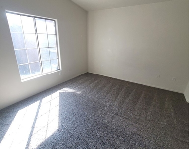 7290 Sheared Cliff Lane - Photo Thumbnail 15