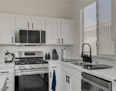 1524 Remembrance Hill Street - Photo Thumbnail 15