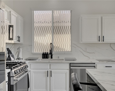 1524 Remembrance Hill Street - Photo Thumbnail 9